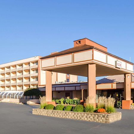 Quality Inn West Springfield Bagian luar foto
