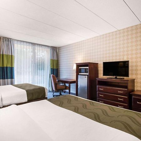 Quality Inn West Springfield Bagian luar foto