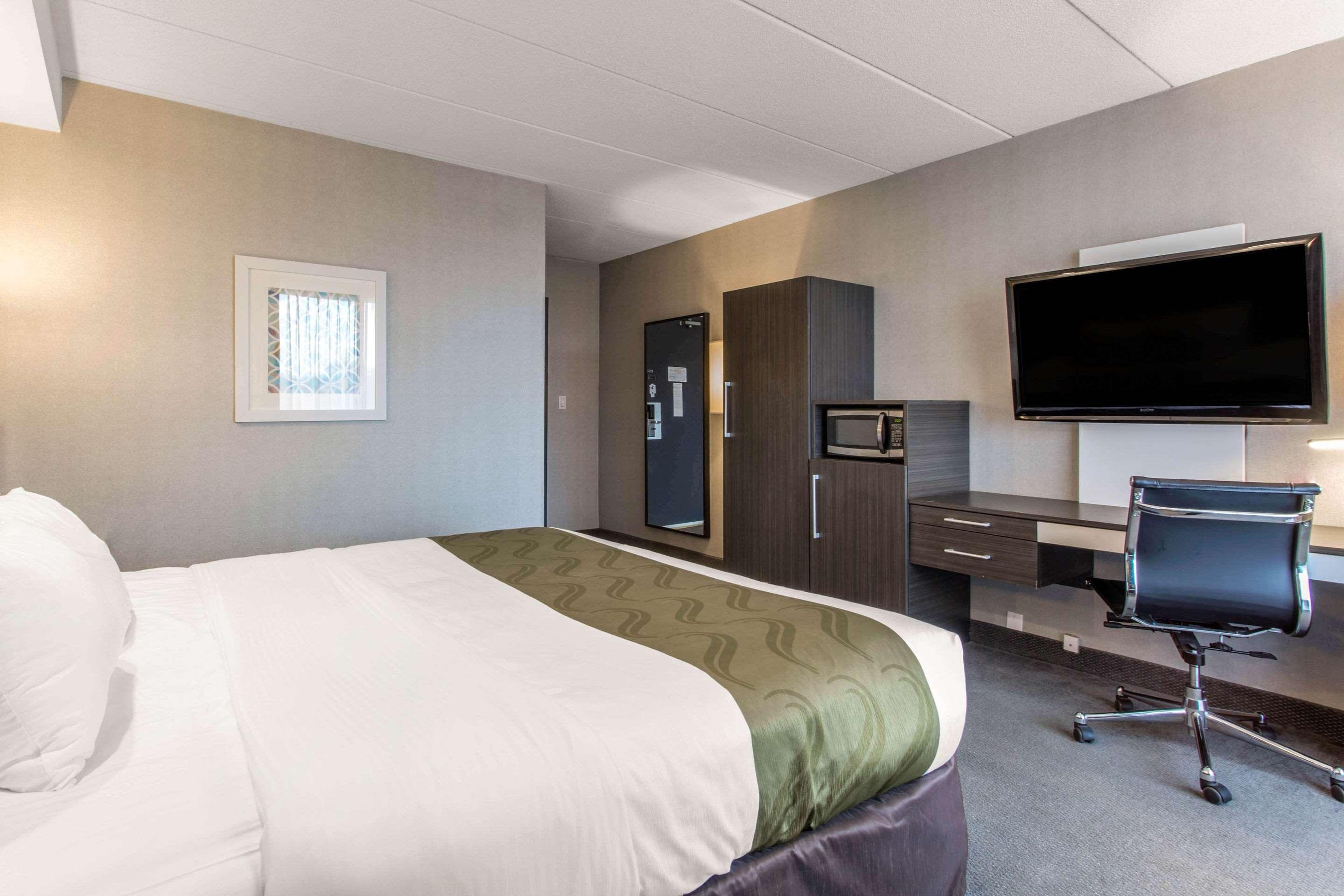 Quality Inn West Springfield Bagian luar foto