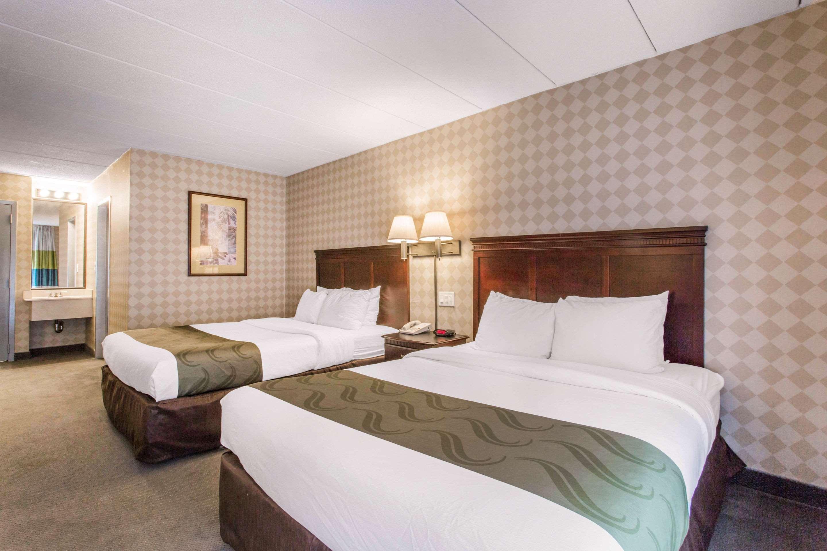 Quality Inn West Springfield Bagian luar foto