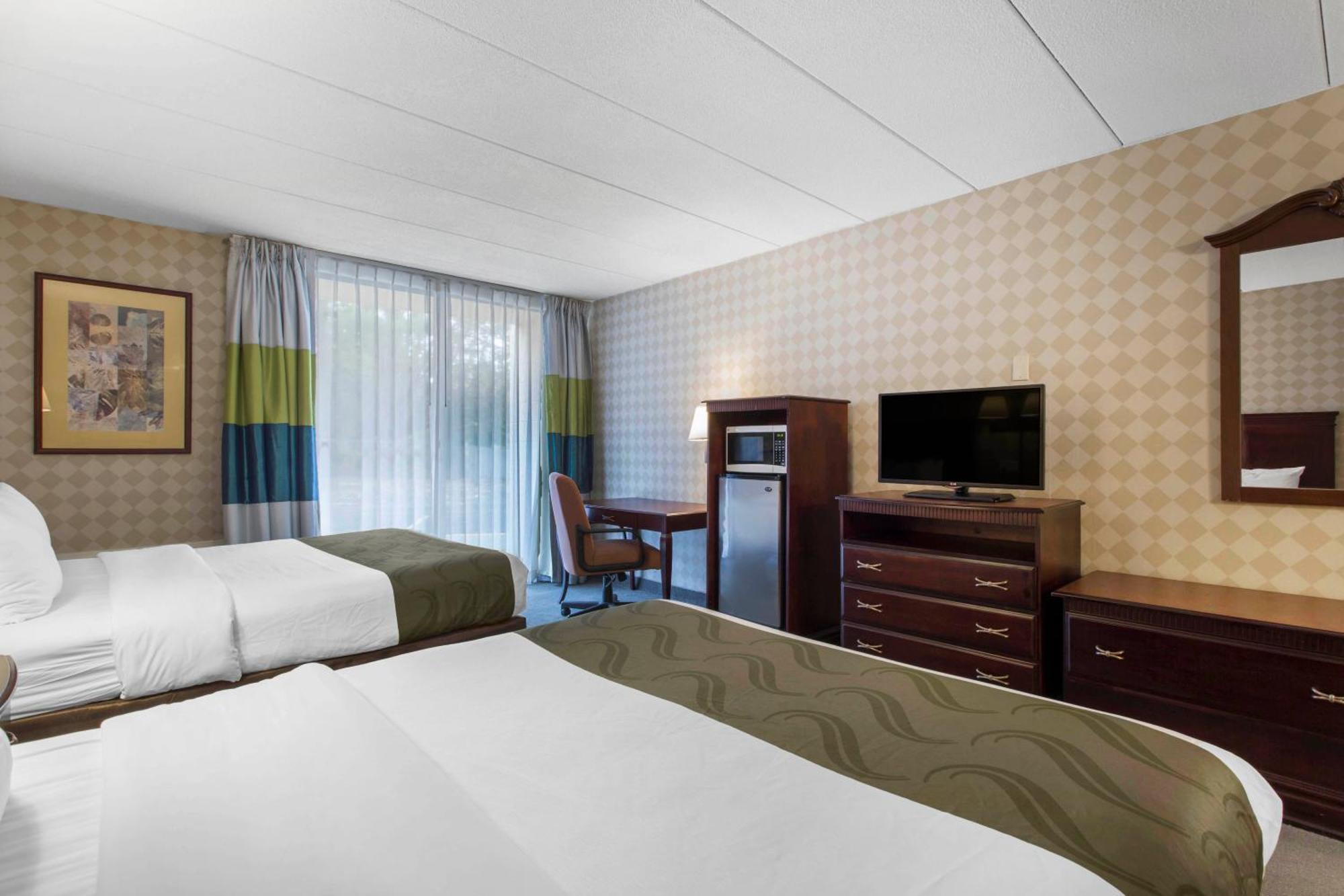 Quality Inn West Springfield Bagian luar foto