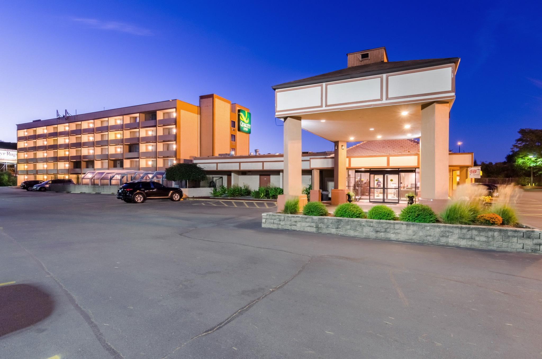 Quality Inn West Springfield Bagian luar foto