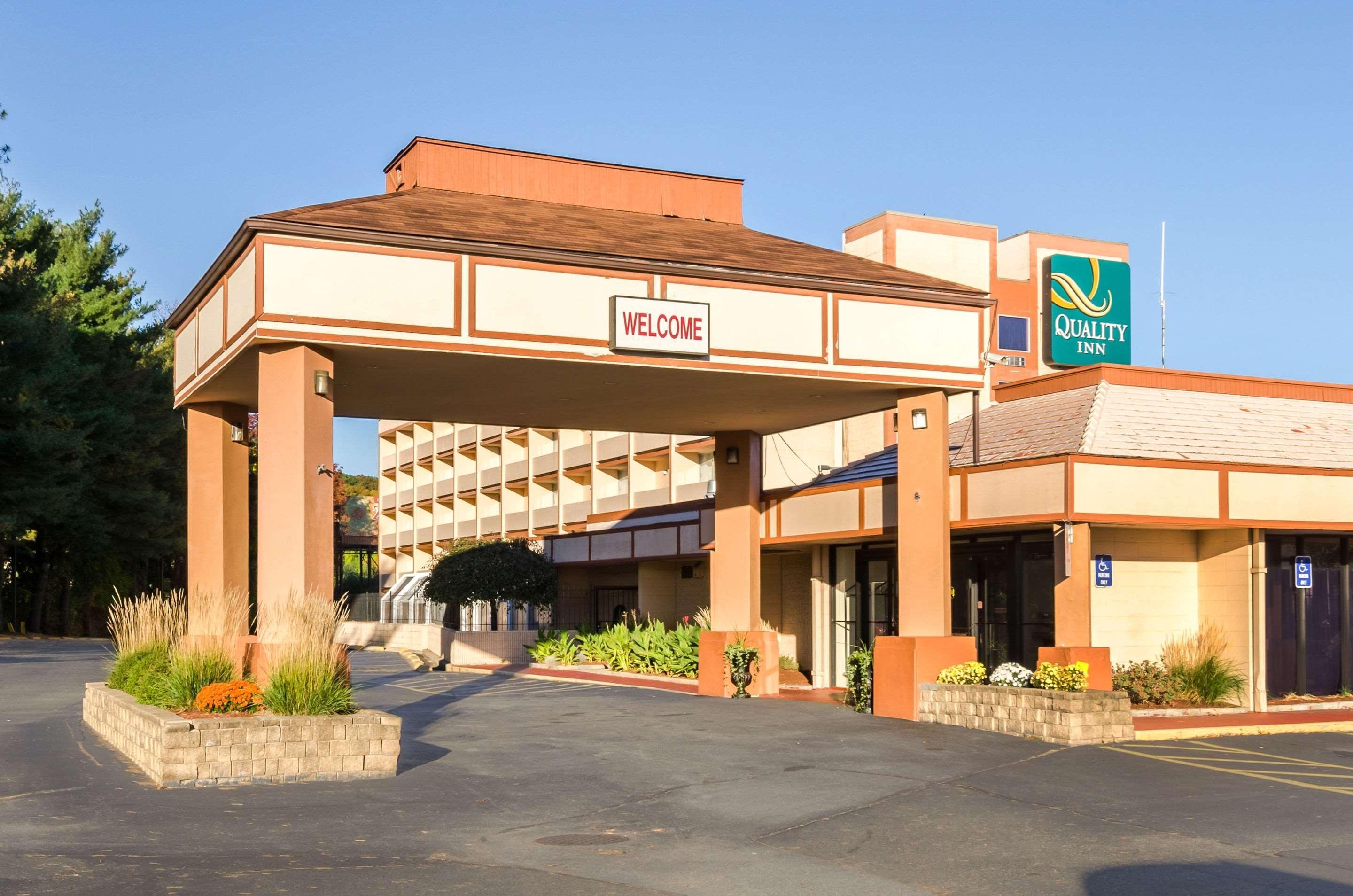 Quality Inn West Springfield Bagian luar foto