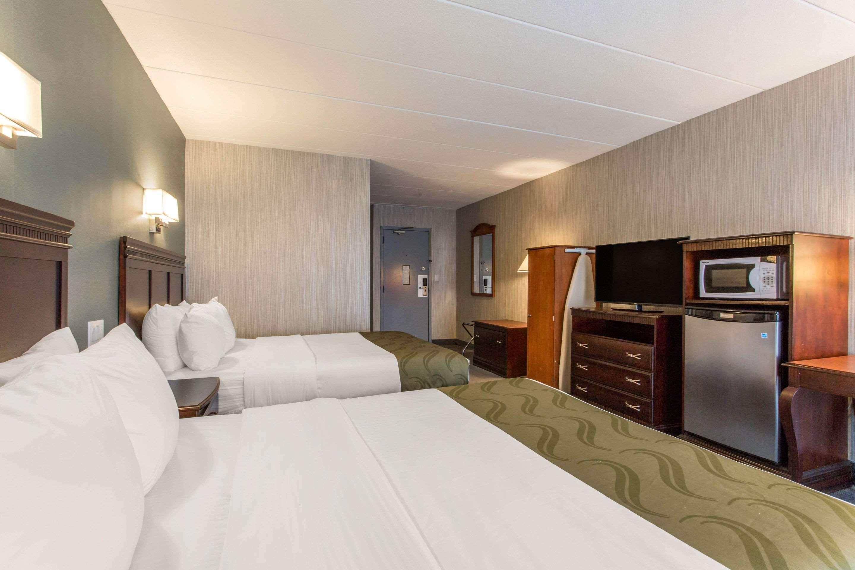 Quality Inn West Springfield Bagian luar foto