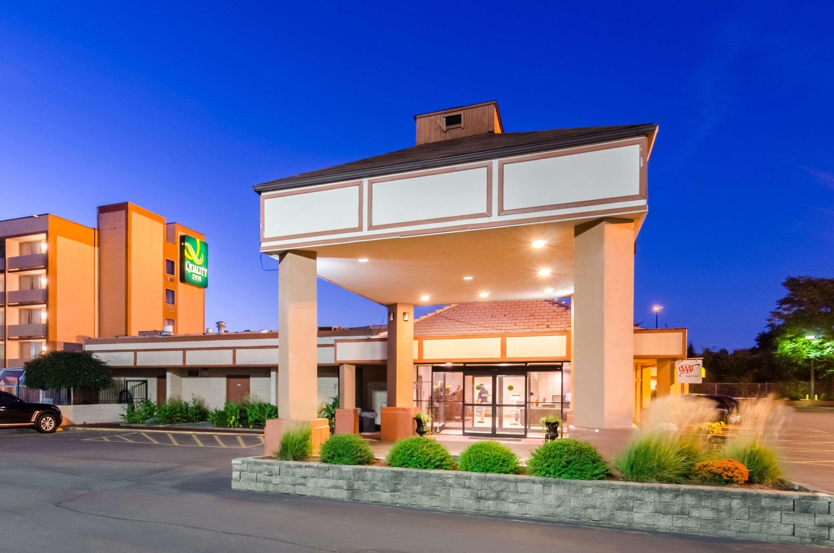 Quality Inn West Springfield Bagian luar foto