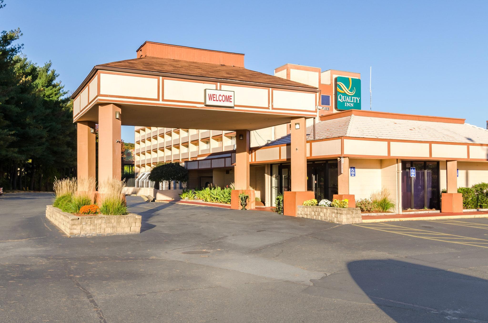 Quality Inn West Springfield Bagian luar foto