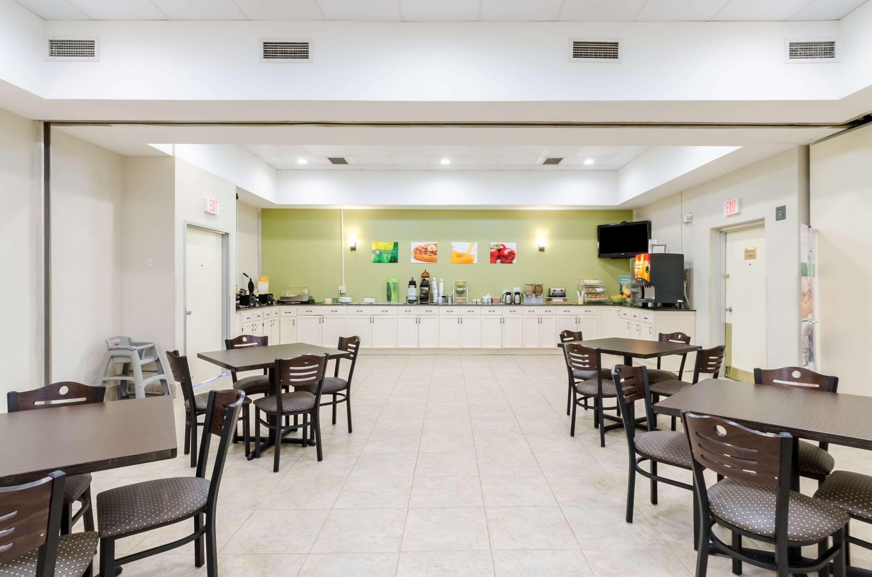 Quality Inn West Springfield Bagian luar foto