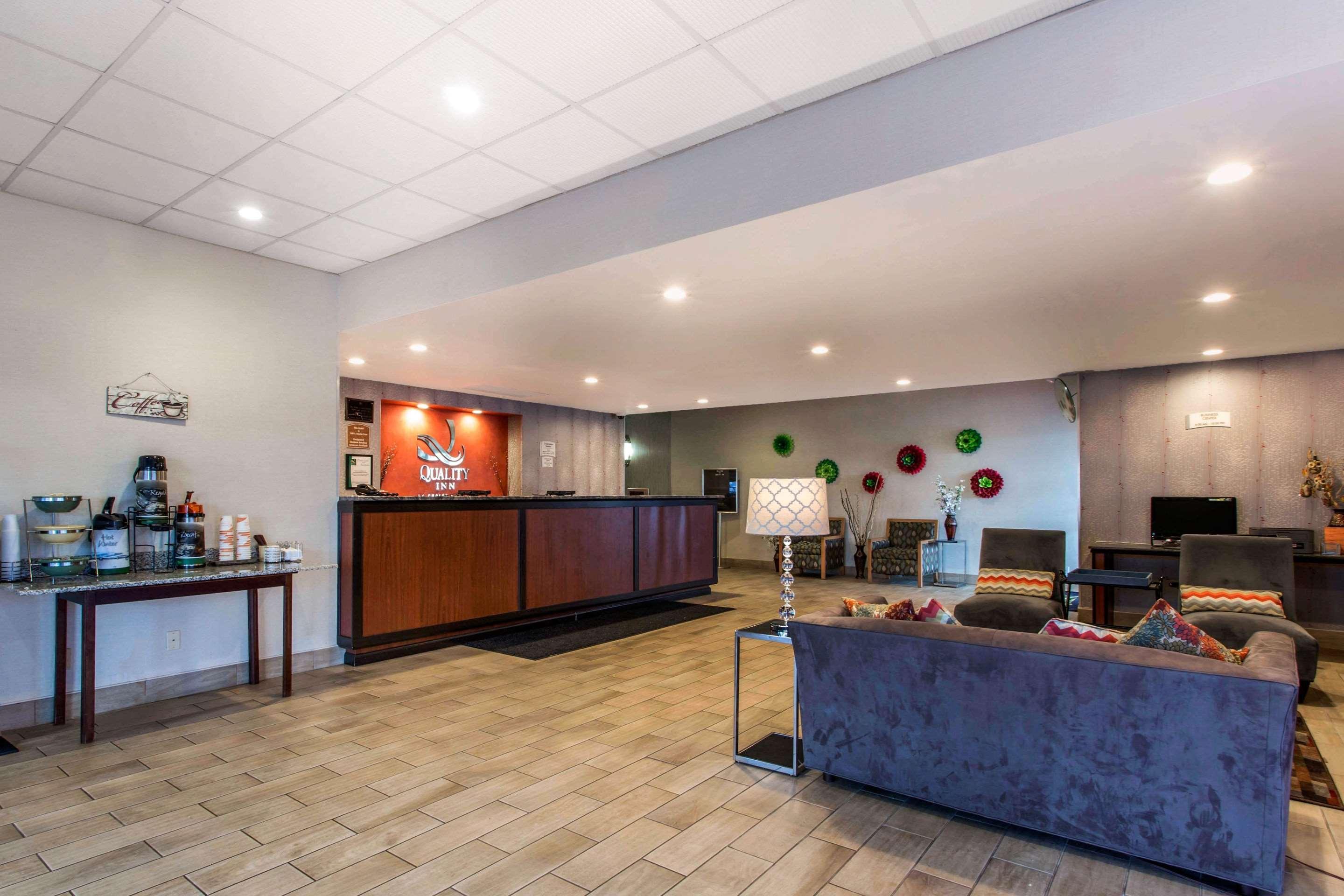 Quality Inn West Springfield Bagian luar foto