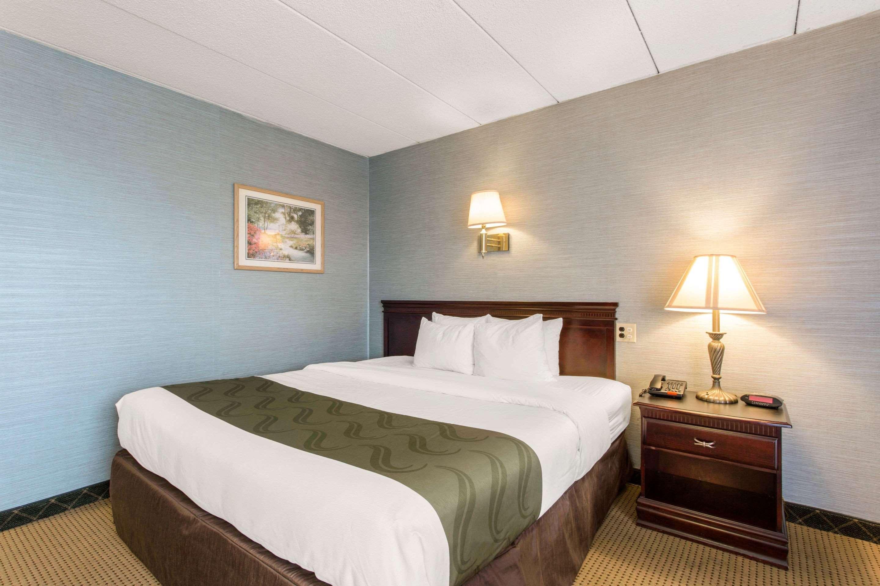 Quality Inn West Springfield Bagian luar foto