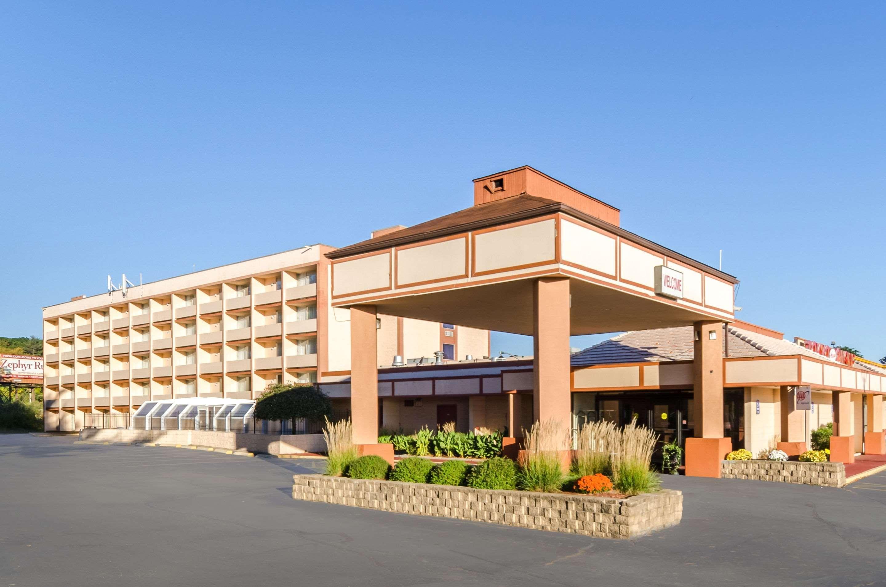 Quality Inn West Springfield Bagian luar foto