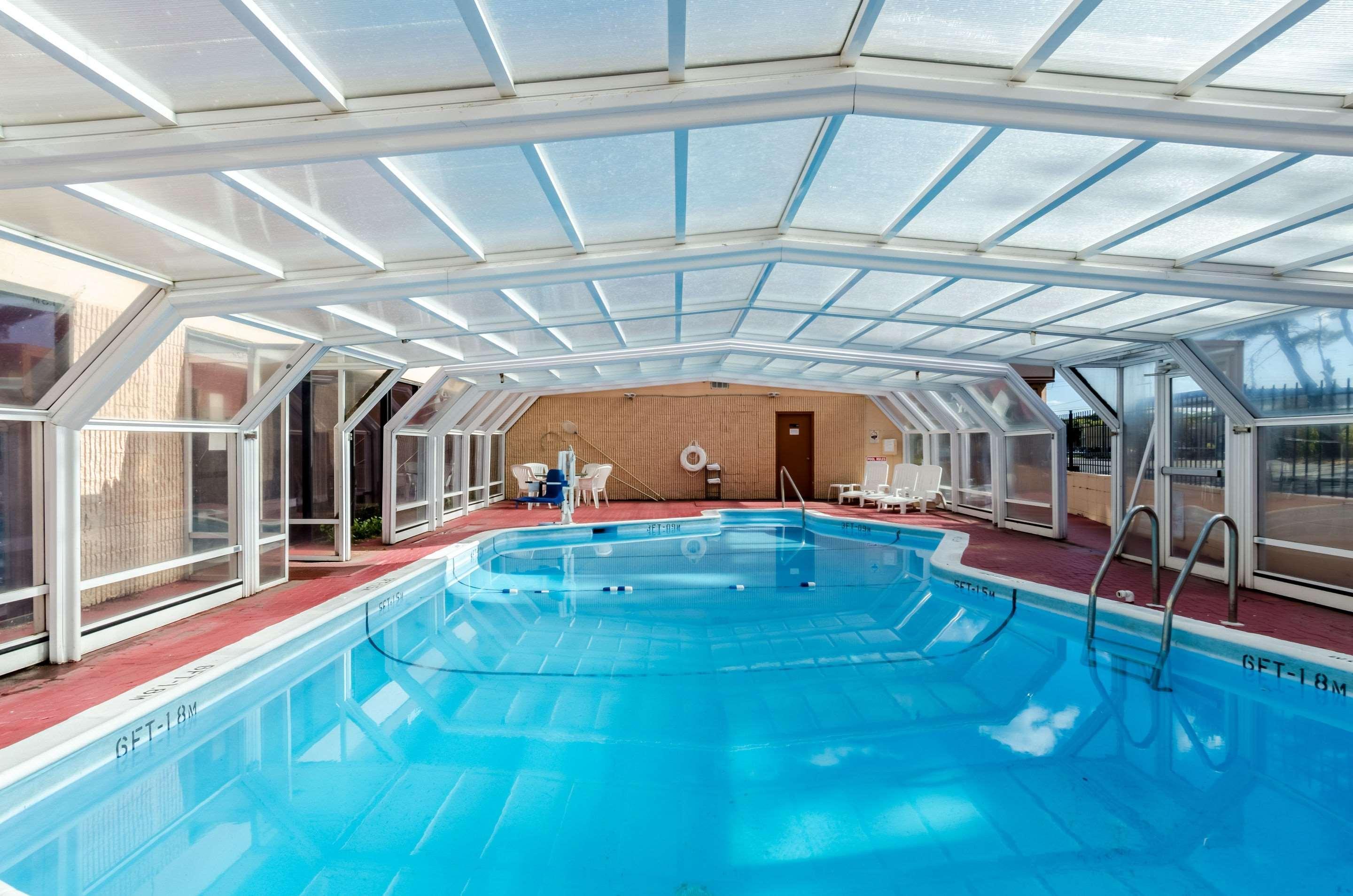 Quality Inn West Springfield Bagian luar foto