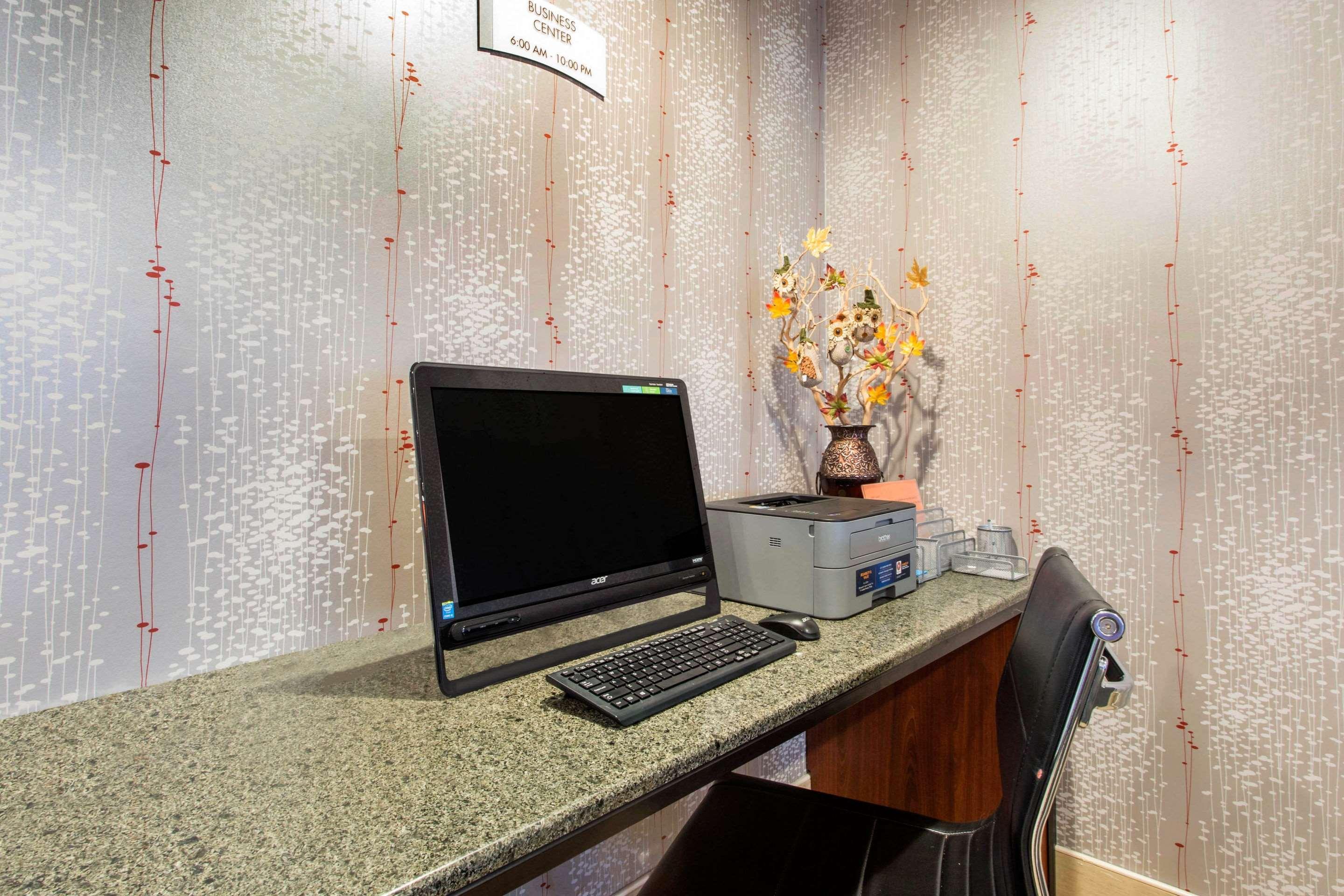 Quality Inn West Springfield Bagian luar foto