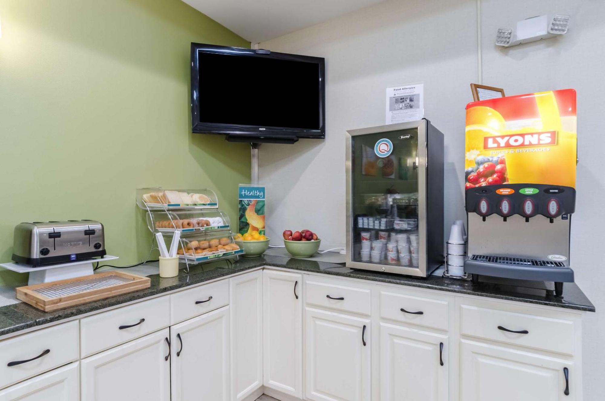 Quality Inn West Springfield Bagian luar foto