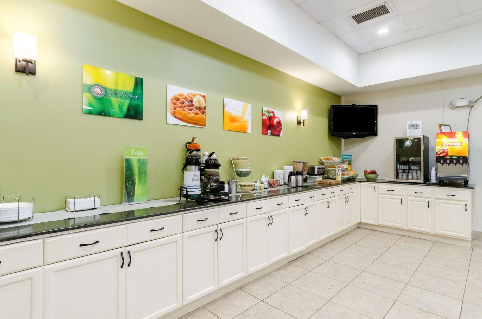 Quality Inn West Springfield Bagian luar foto