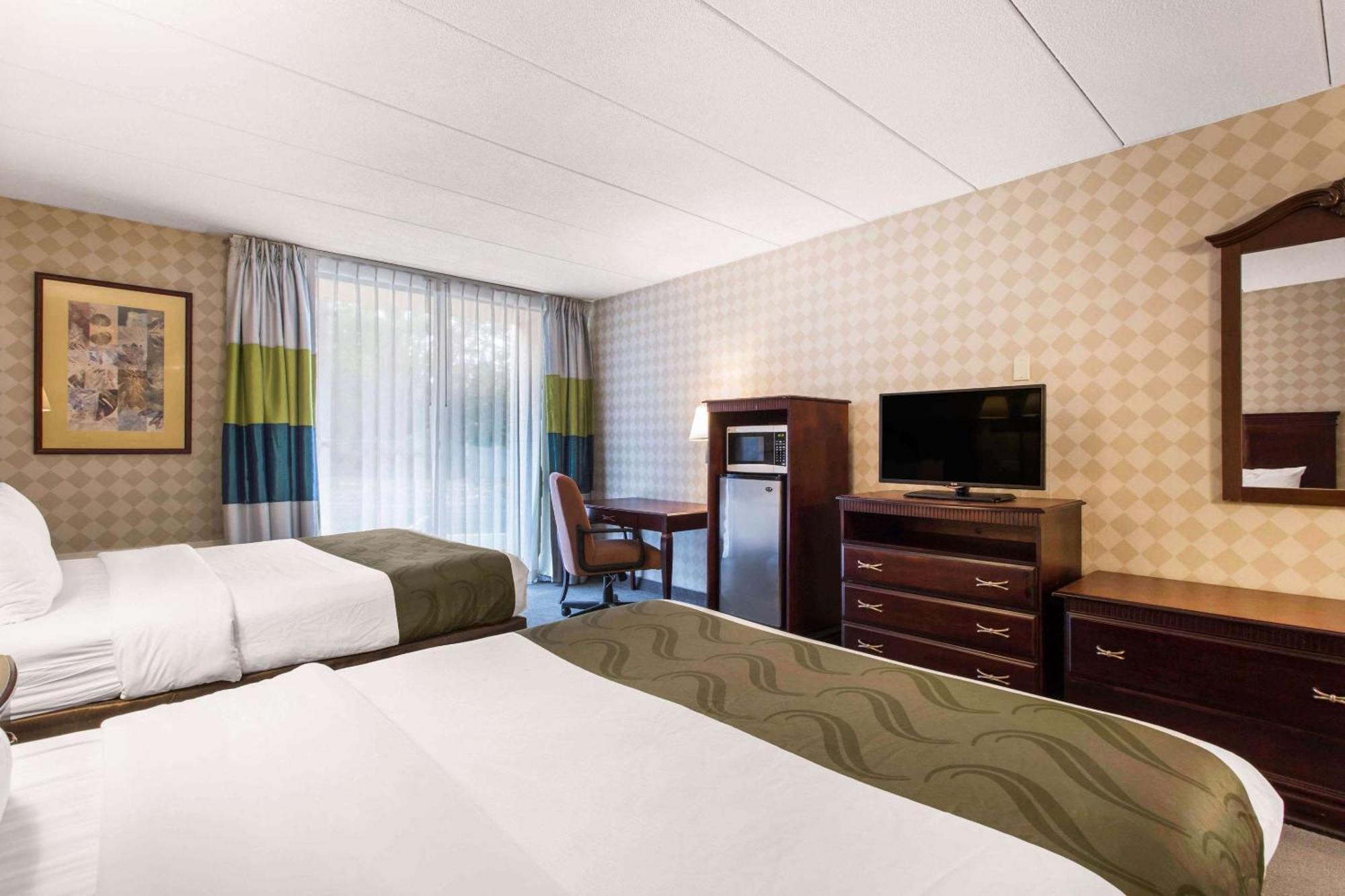Quality Inn West Springfield Bagian luar foto