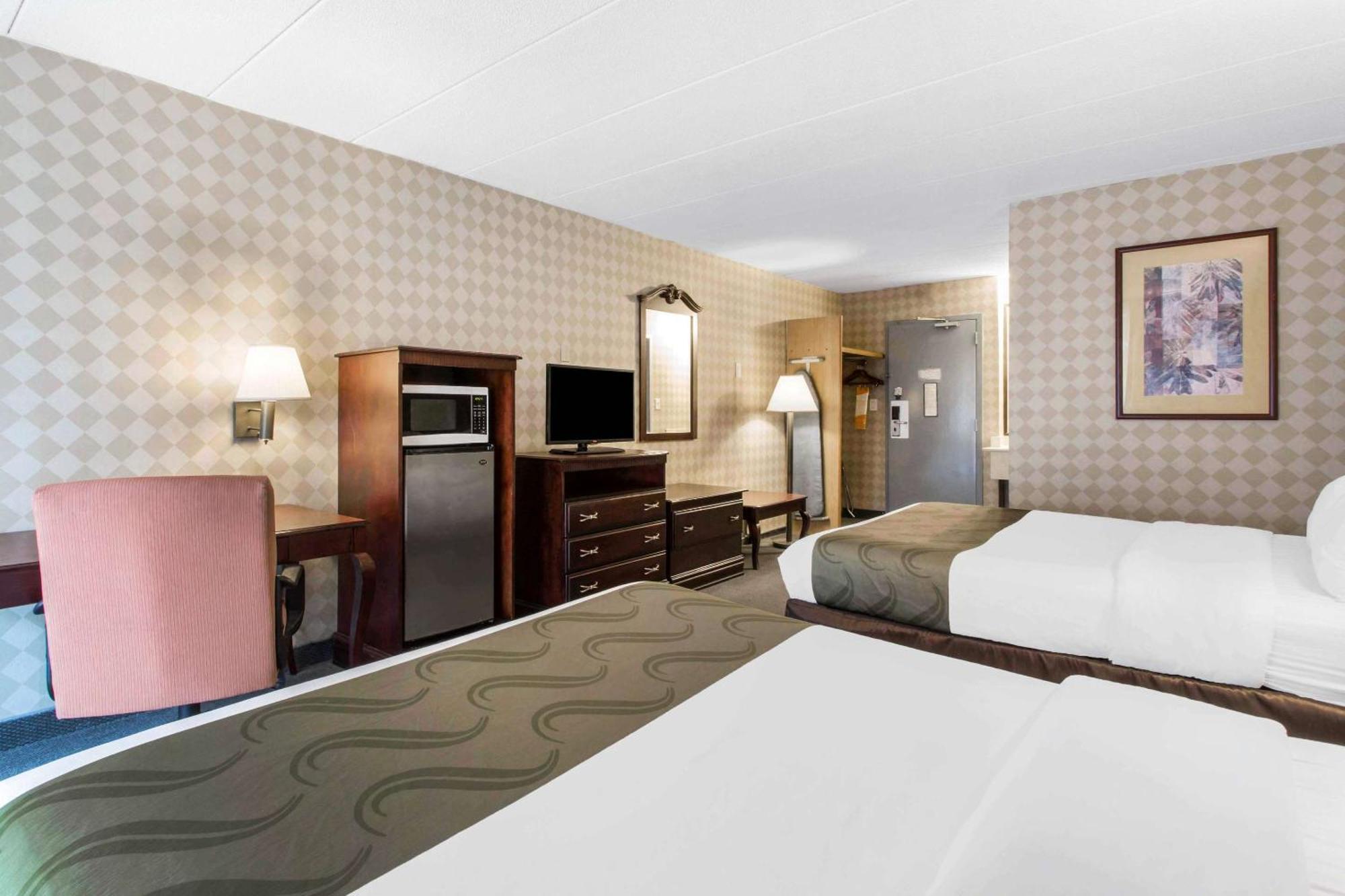 Quality Inn West Springfield Bagian luar foto